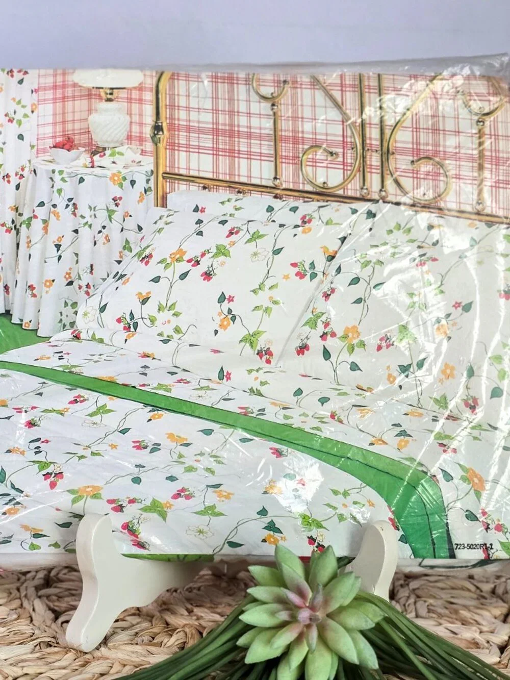 VTG 1970's JCPenney Twin Fitted Sheet | Strawberry Field Print | Percale